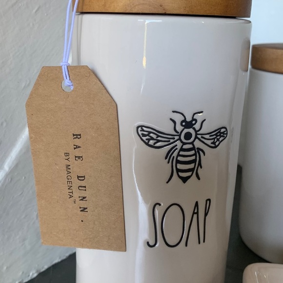 Rae Dunn Bumble Bee 5-Piece Bathroom Set - Picture 7 of 9